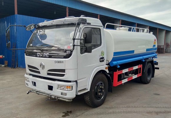 8方灑水車(chē)大概價(jià)格_福瑞卡8噸綠化灑水車(chē)廠(chǎng)家價(jià)格